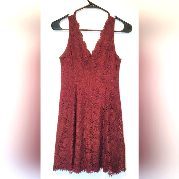 00P LOFT Burgundy Lace dress - Picture 4 of 10